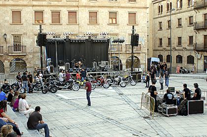 Mr.Blues 15 años. Todo preparado en la Plaza de San Román.