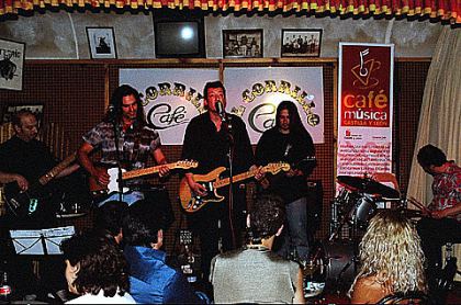 Mr. Blues + Carlos 'el Niño' y Mario Cea