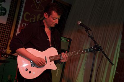 Mr.Blues 15 años. Gracias a Pablo Prado por su danelectro y sus fotos!