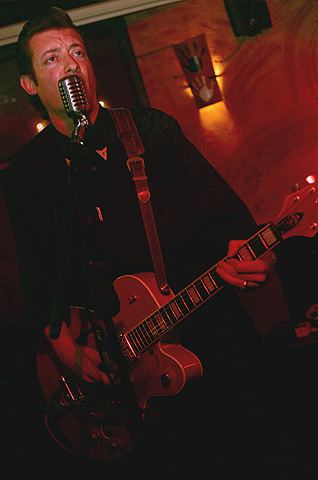 Rockabilly Duet. Eddie Cochran Memorial. La Sociedad Salamanca. Santi, Guitarra y voz