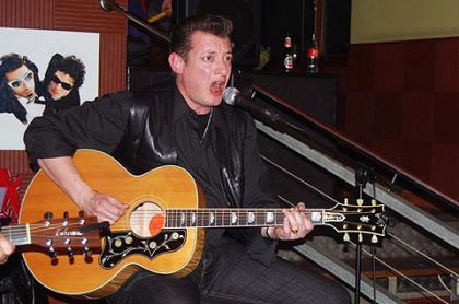 Gibson J 200